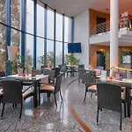 מלון Hotel Meerane 4*