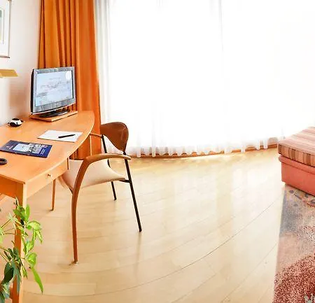 Hotel Meerane 4* מירן