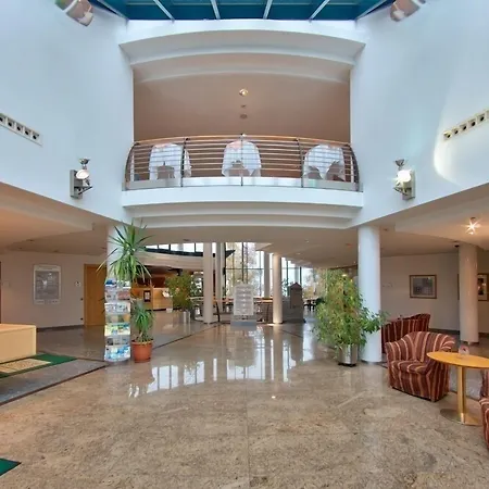 מלון Hotel Meerane מירן