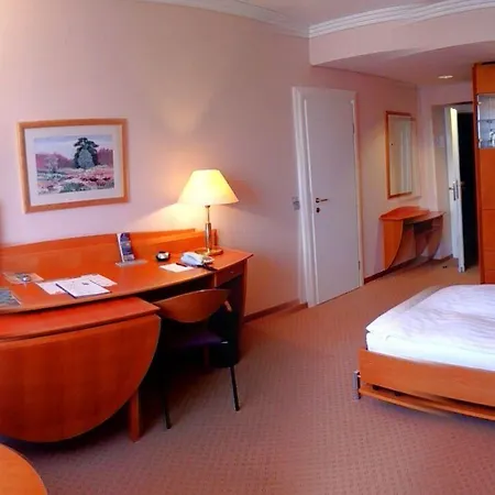 מלון Hotel Meerane מירן