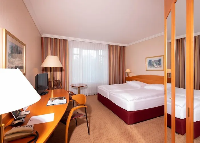 فندق Hotel Meerane 4*