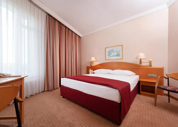 فندق Hotel Meerane 4*
